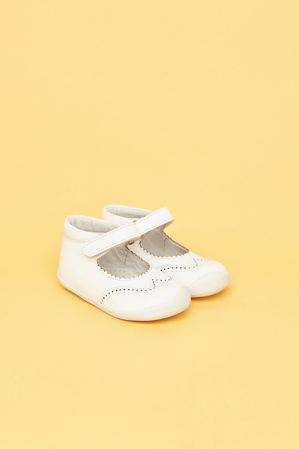 Kız Bebek Beyaz Ayakkabı