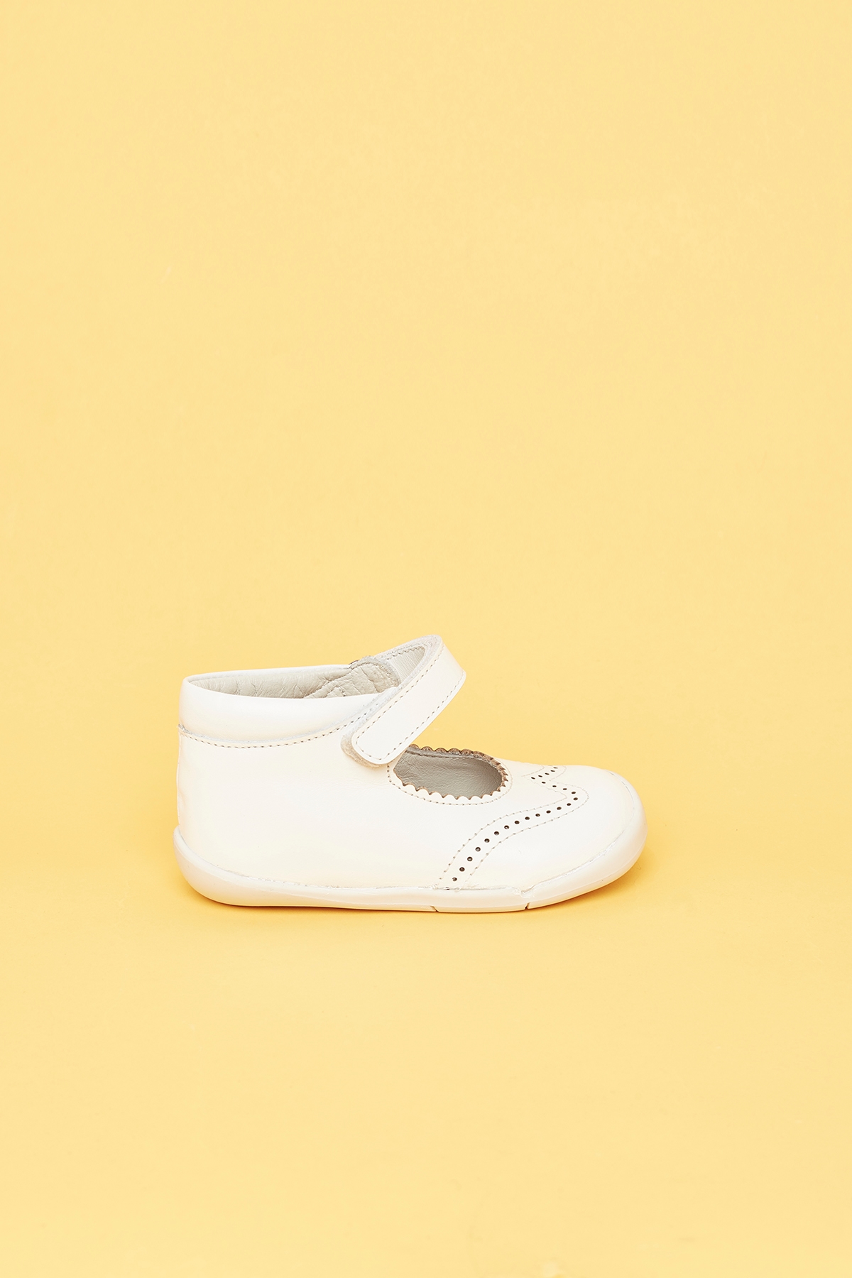 Kız Bebek Beyaz Ayakkabı