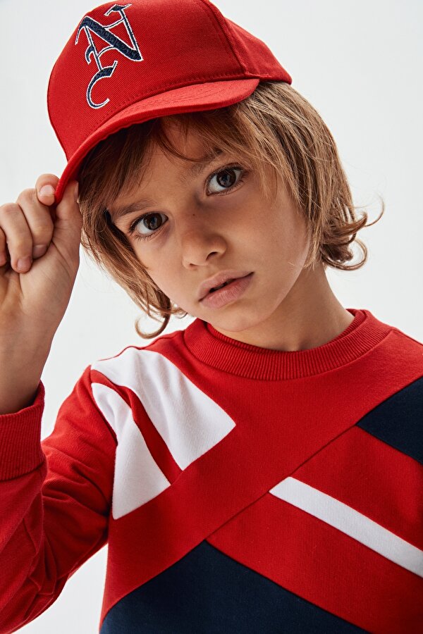 Resim Erkek Çocuk Kırmızı Şapka